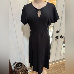Tahari Black Midi Dress with Keyhole Detail 97% Viscose Size large GUC